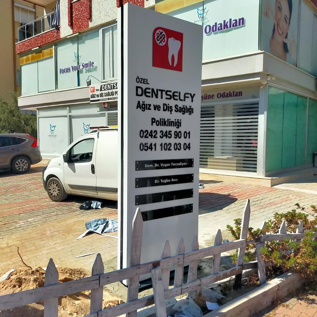 Alaçatı pilon tabela reklam uygulaması
